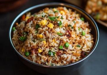 黃金蛋炒飯秘籍：先炒飯還是先炒蛋？揭秘完美口感的關(guān)鍵步驟！