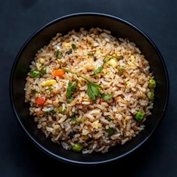 黃金蛋炒飯秘籍：先炒飯還是先炒蛋？揭秘完美口感的關(guān)鍵步驟！