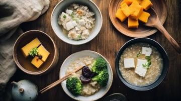 簡(jiǎn)單家宴菜單：雞蛋豆腐湯配小炒肉等四道佳肴