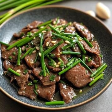 蒜苔炒牛肉是一道色香味俱全的家常菜，簡單易做，深受大家的喜愛,今天
