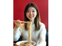 昨天在西寧城西海湖路遠(yuǎn)洋天闕小區(qū)周邊，我邂逅了一家名為杜娘小館的面館