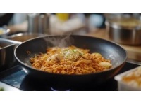 簡(jiǎn)易美食攻略三道家常菜的創(chuàng)意做法：番茄炒蛋、蒜蓉粉絲蒸扇貝與巧克力熔巖蛋糕
