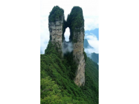 老君山-中國(guó)道教第一山,峰秀林密徑幽洞奇,享有"天然氧吧"之美譽(yù)。