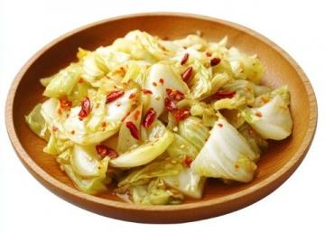 如何在家腌制脆爽美味的酸菜？簡單步驟教你輕松做