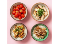 簡單易學的家庭特色菜譜：黑椒碎雞飯、開胃酸辣湯等五道美味佳肴教程