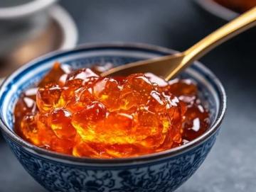 **弋陽年糕**是江西省上饒市弋陽縣的傳統(tǒng)特色美食，以其獨(dú)特的口感、制作工藝和文