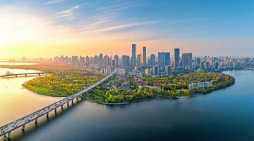 沈陽這座充滿魅力的都市，既有悠久歷史文化，又有現(xiàn)代都市氣息；一天時間玩轉(zhuǎn)沈陽，不妨嘗試以下行程！