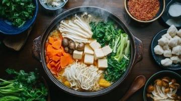 火鍋制作全攻略從湯底到菜品，教你輕松在家吃火鍋！