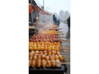 新手能否成功地?cái)傎u小吃?