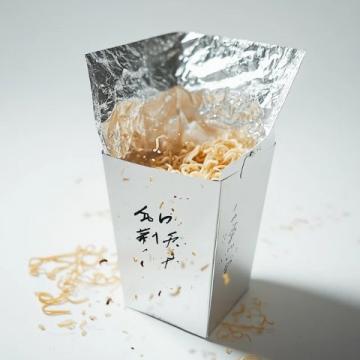當(dāng)代飲食的雙面：灶臺(tái)煙火與外賣紙袋