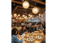 深圳作為一座移民城市，美食融合了全國(guó)各地乃至全球的風(fēng)味，既有地道的粵菜、潮汕風(fēng)味
