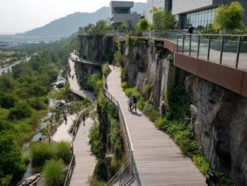 重慶這座被譽(yù)為山城的城市，以其獨(dú)特的地形、豐富的文化和美食聞名