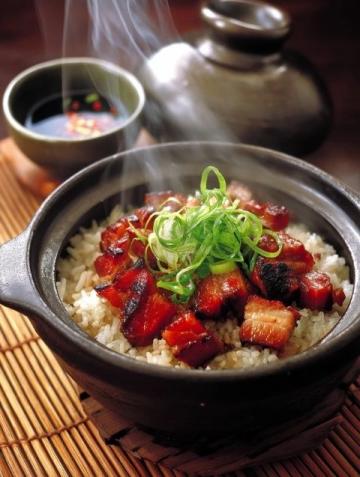 東北美食種類繁多，包括燉菜、肉食和地方小吃等