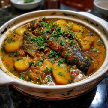杭州作為中國著名的美食城市，擁有許多特色美食，以下是一些代表性的杭州特色美食