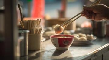 身為一位在昆明扎根五六年的資深吃貨，我踏足過無數(shù)美食勝地