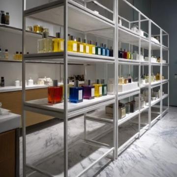 在北展拍完玫瑰花園，聽說俄優(yōu)品是北京最大的俄羅斯商品超市，里面的俄羅斯商品最全