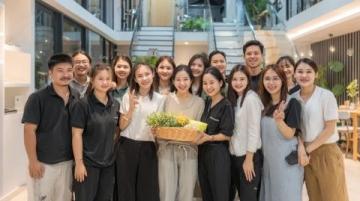高考喜訊：江蘇女孩舉辦盛大升學(xué)宴慶賀金榜題名