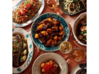 南寧作為廣西的首府，美食文化豐富多樣，尤其以酸辣鮮香、風(fēng)味獨(dú)特的小吃聞名