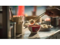 身為一位在昆明扎根五六年的資深吃貨，我踏足過無數(shù)美食勝地