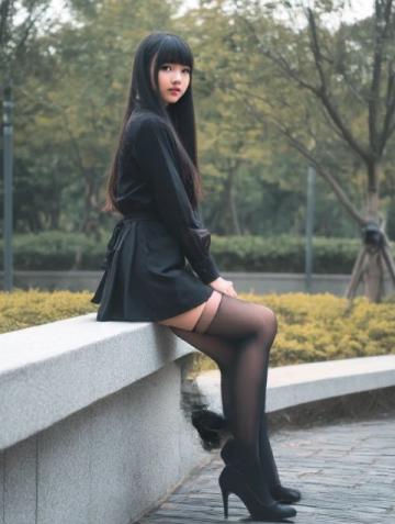 廣州女子誤踩油門撞塌祠堂，賠償爭議引發(fā)網(wǎng)友熱議
