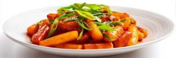 家常美食推薦：早餐番茄面、蒜香臘肉炒豆角及牛肉粉絲鍋