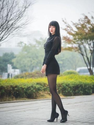廣州女子誤踩油門撞塌祠堂，賠償爭議引發(fā)網(wǎng)友熱議