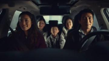 深夜婆婆遛娃吃串兒暖爆全網(wǎng)，榮威D6成溫馨出行伙伴