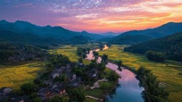 西江千戶苗寨美景：吊腳樓與白水河夜景迷人之旅