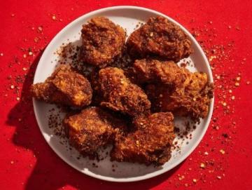 檸檬干煎雞確實(shí)是一道酸甜可口、別具風(fēng)味的美食，下面就為你詳細(xì)介紹它的做法