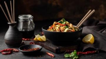 為何西方很少見炒菜？外媒稱中餐為垃圾食品真相曝光