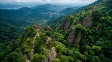傍晚匆忙離開武當山，山路蜿蜒山水相伴