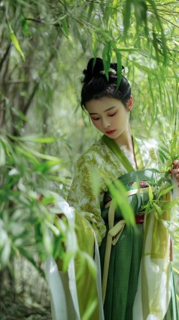 揭秘廣西螺螄粉酸筍之謎：壯鄉(xiāng)美食探險(xiǎn)記，廣東仔的味蕾挑戰(zhàn)之旅