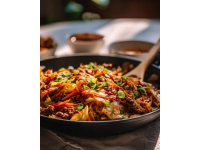 家常美食蔥香四溢的快速蔥爆羊肉食譜，肉嫩味美，輕松上桌