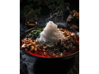 云南省的美食豐富多樣，以下是一些代表性美食