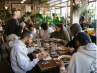 實(shí)用旅游英語(yǔ)：餐館點(diǎn)餐必備28句英文