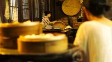 昆明崗頭村“韶鍋故里”：隱世美味，火塘火鍋盛宴