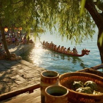 廈門(mén)，這座美麗的海濱城市，以其獨(dú)特的地理環(huán)境孕育了豐富多樣的美食文化