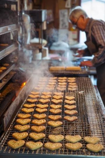 探尋永泰嵩口特色小吃之旅：蛋燕、蔥餅、炸九重粿與永泰李干