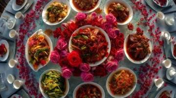 昆明崗頭村“韶鍋故里”：隱世美味，火塘火鍋盛宴