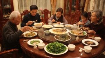 體驗(yàn)西安老字號(hào)曹家涼皮，40年傳承的美味，值得一嘗！