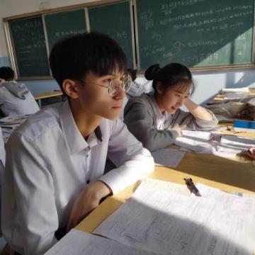 利用漢語(yǔ)常識(shí)和詞源學(xué)學(xué)習(xí)英語(yǔ)語(yǔ)法更高效