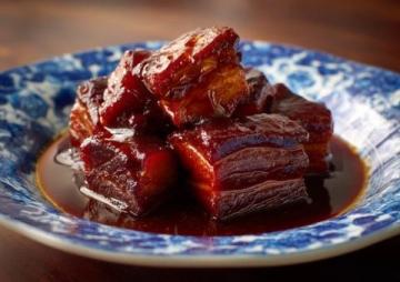 回鍋肉的絕妙風(fēng)味,讓我的舌頭為之一震