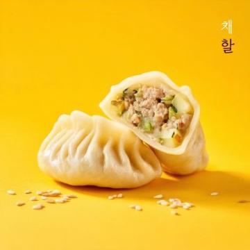 95后小伙復(fù)刻外婆秘方：1斤魔芋變5斤豆腐，酸菜一淋三碗飯打底