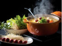 冬日里的一鍋暖意盎然的板栗排骨雞肉煲