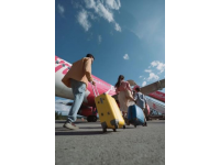 五一假期旅游熱度飆升，反映出國內(nèi)消費市場的強勁復(fù)蘇和民眾出行需求的高漲