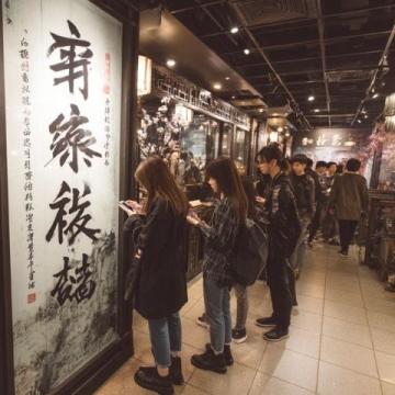 柳州人氣爆棚！數(shù)百食客排隊(duì)試吃網(wǎng)紅小吃店，真有那么美味嗎？