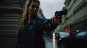 浙江海鹽:女子訂外賣迎來全副武裝特警送達(dá)