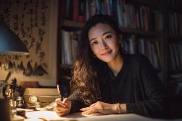 阿秋的溫馨晚餐:邱曉輝筆下的永遇樂(lè)風(fēng)情