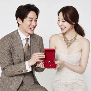 5月20日，孔子第76代孫公開消息，自己已在美國結(jié)婚，妻子厚唇大眼是大馬名媛