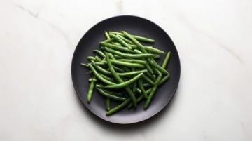 西瓜翠衣炒青豆:清新爽口的夏日家常菜譜